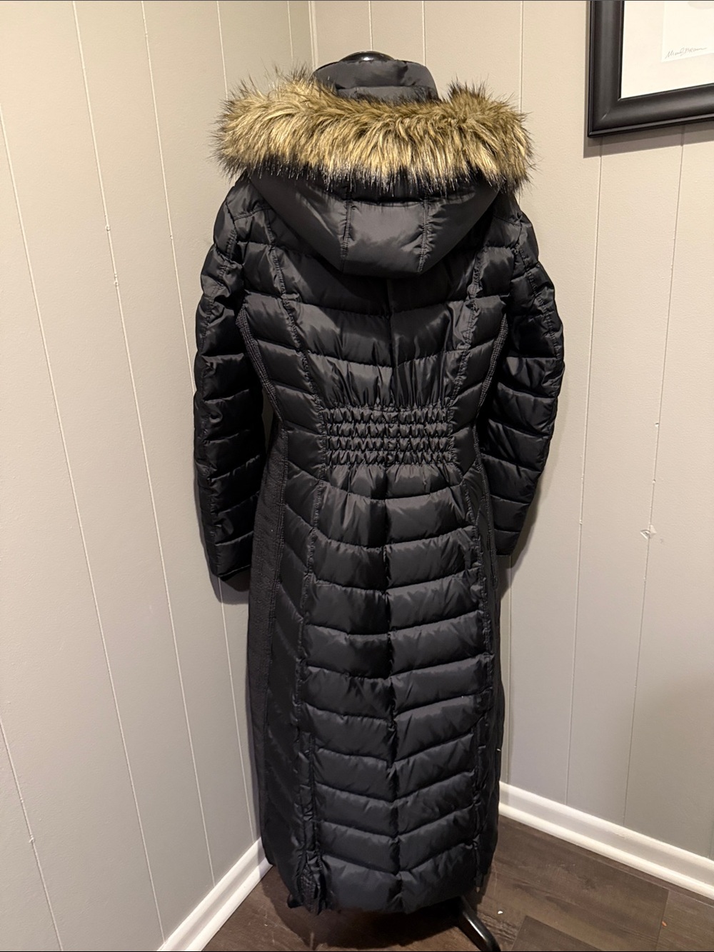 MICHAEL Michael Kors Women’s Large Black Long Hooded Puffer with Faux Fur Trim - Picture 3 of 8
